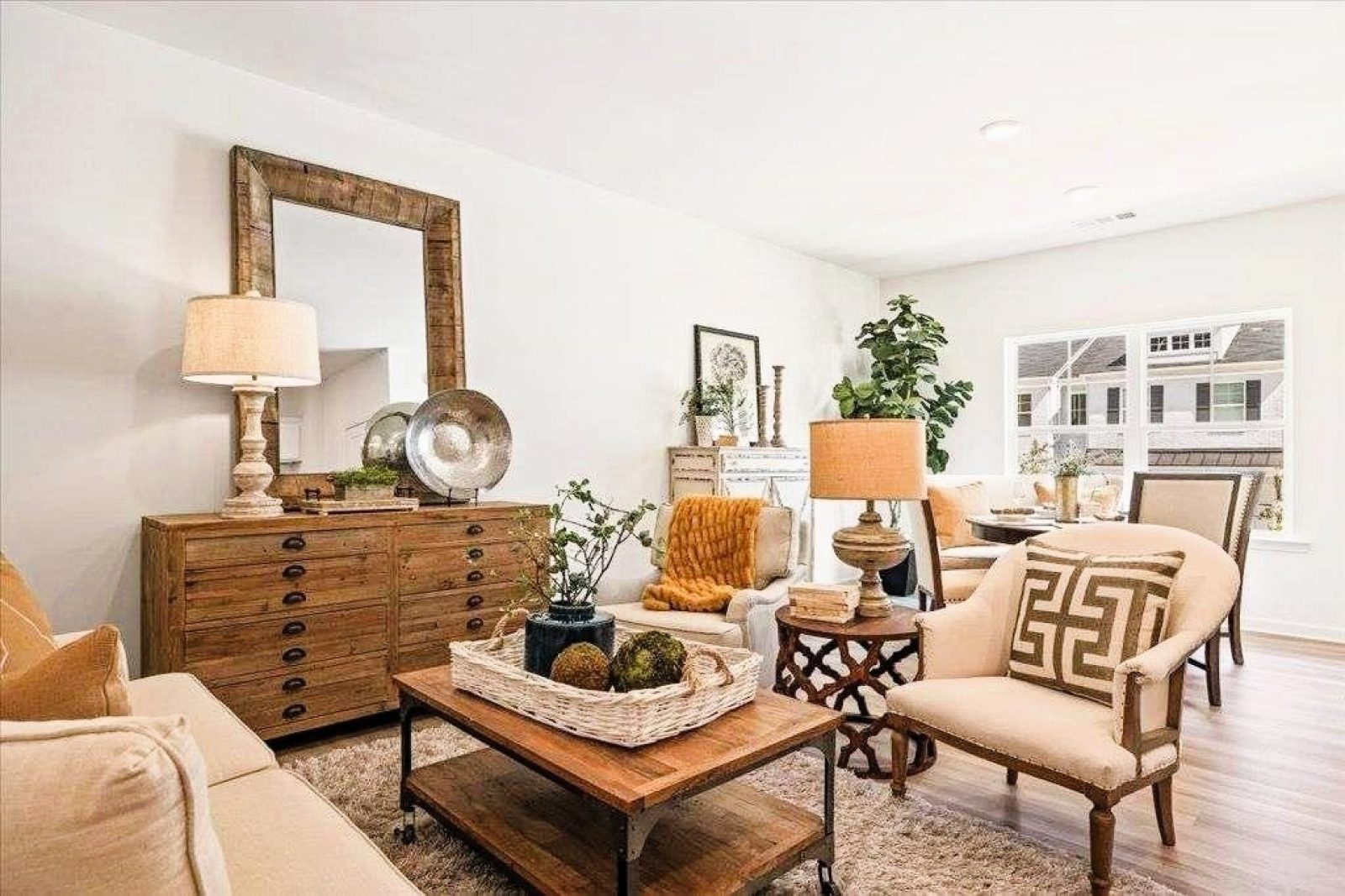 001 Holly 2526 Riverside Road Conyers GA 30013 Living Room