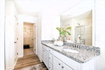 004 Holly 2526 Riverside Road Conyers GA 30013 Main Bathroom