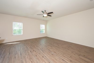 002 Living Room ET21095
