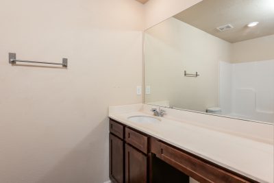 009 Main Bathroom ET21095