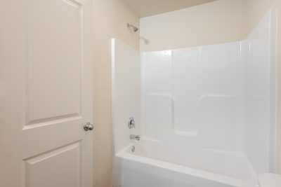 010 Main Bathroom ET21095