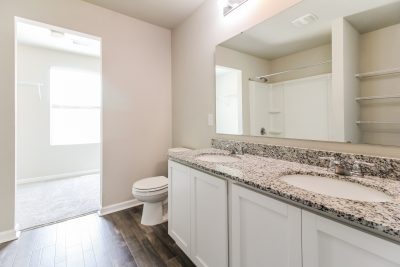 009 photo main bathroom 13704521