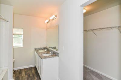 012 photo bathroom 13307408