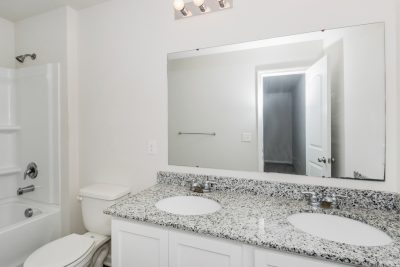 010 Main Bathroom ET31304