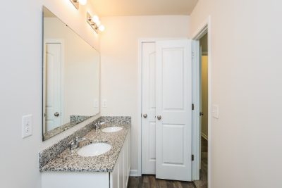 010 Main Bathroom ET31309