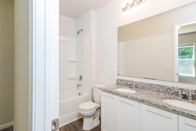 011 Main Bathroom ET31309