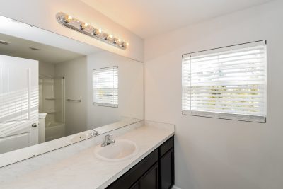 010 Main Bathroom ET51183