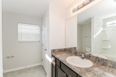 010 Main Bathroom ET51184