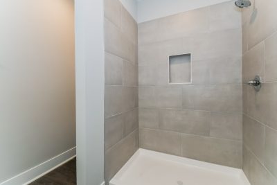 011 Main Bathroom ET51185
