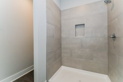 010 photo main bathroom 10020960