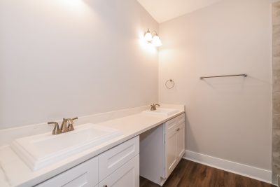 011 Main Bathroom ET51188