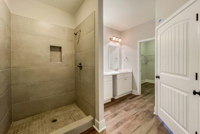 010 Main Bathroom ET51213