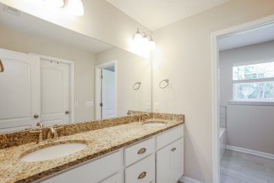 009 Main Bathroom ET71160