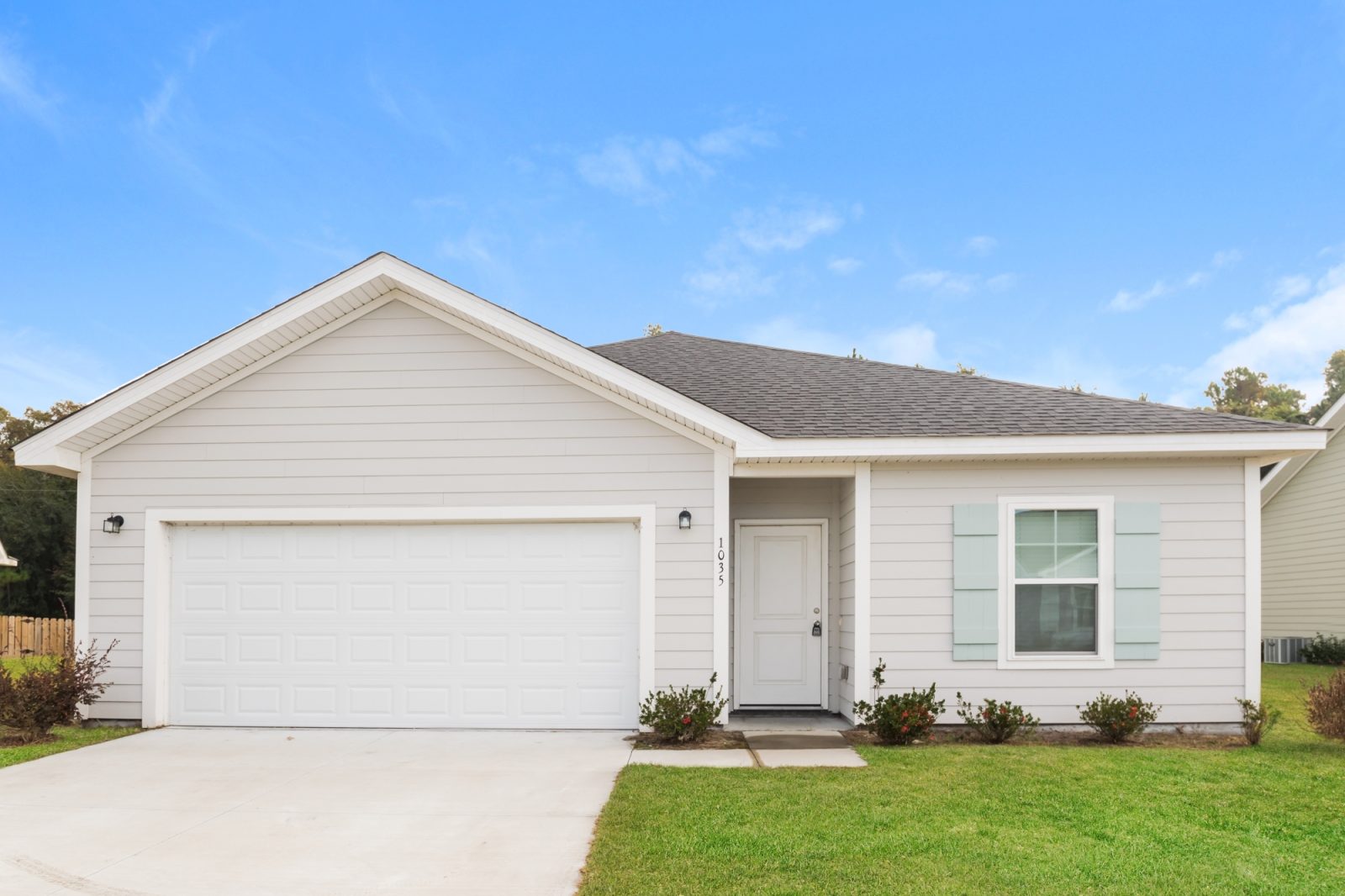 000 photo front view 13257738