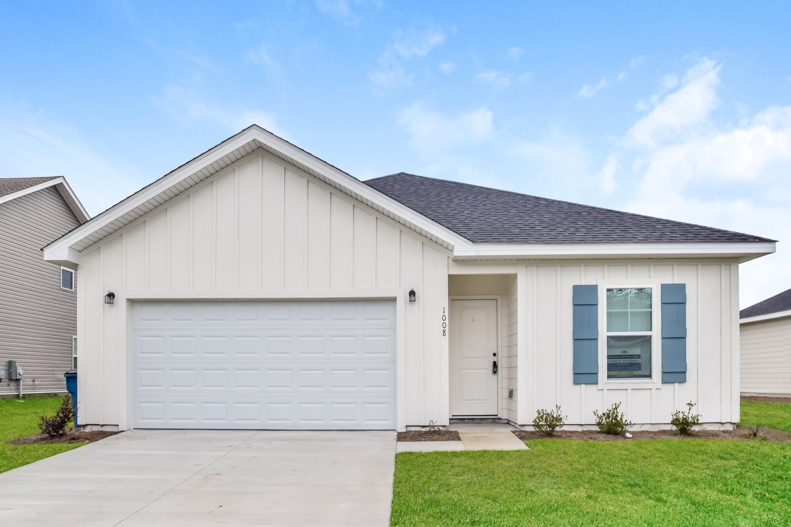 000 photo front view 12809406