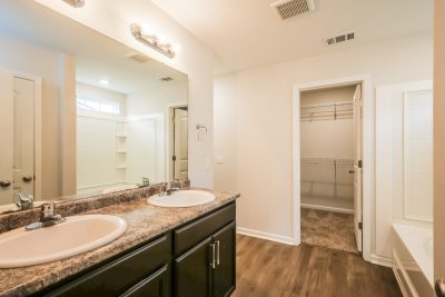 009 Main Bathroom ET91061