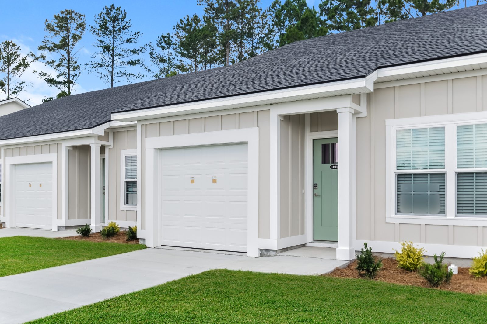 000 Front View ETWP006