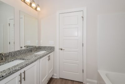 009 photo main bathroom 12809560