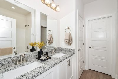 004 photo main bathroom 14663823