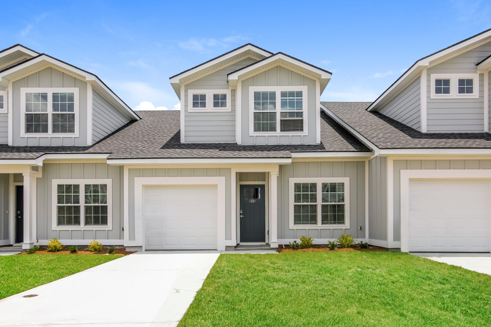 000 Front View ETWP105