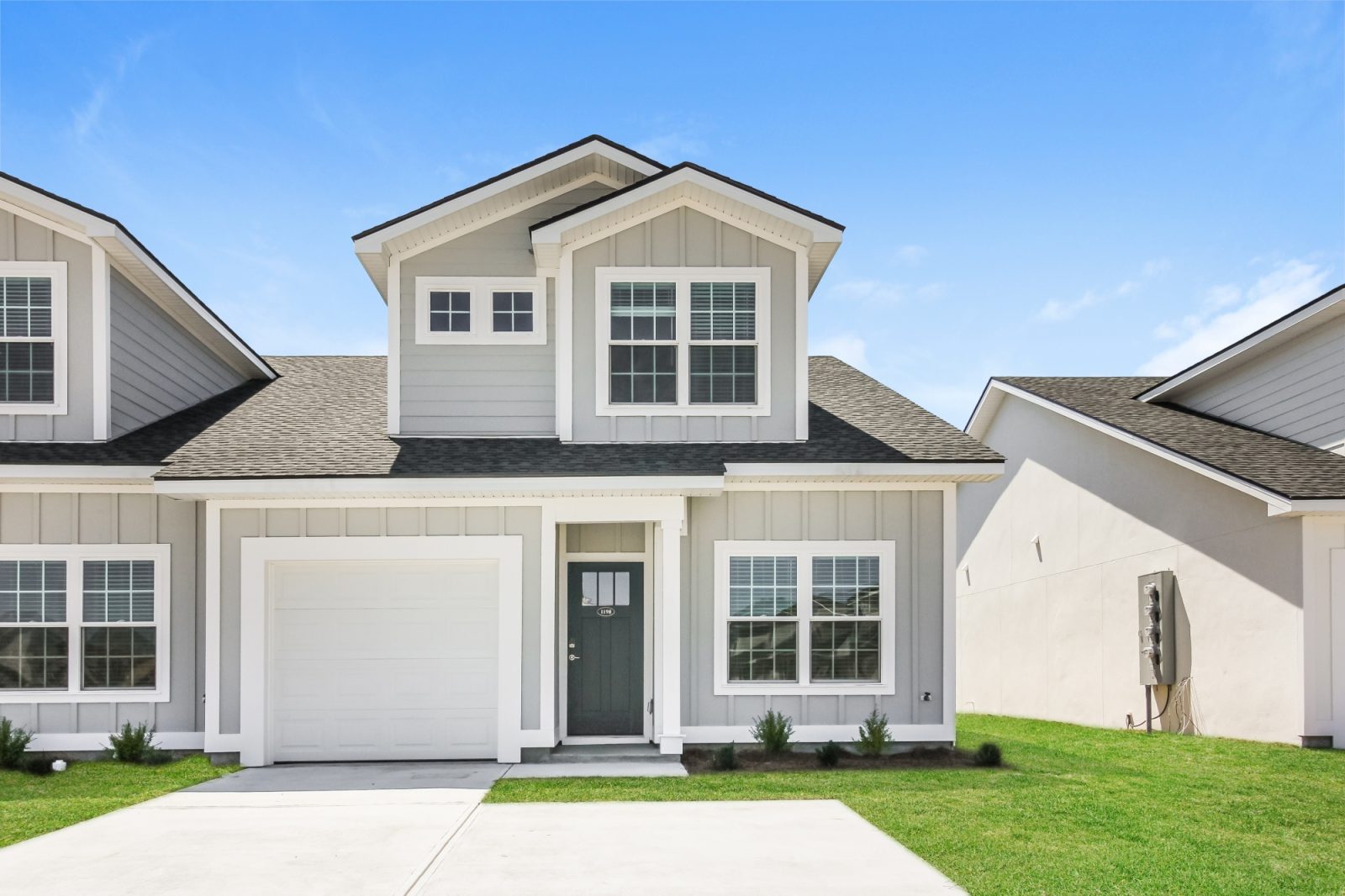 000 Front View ETWP159