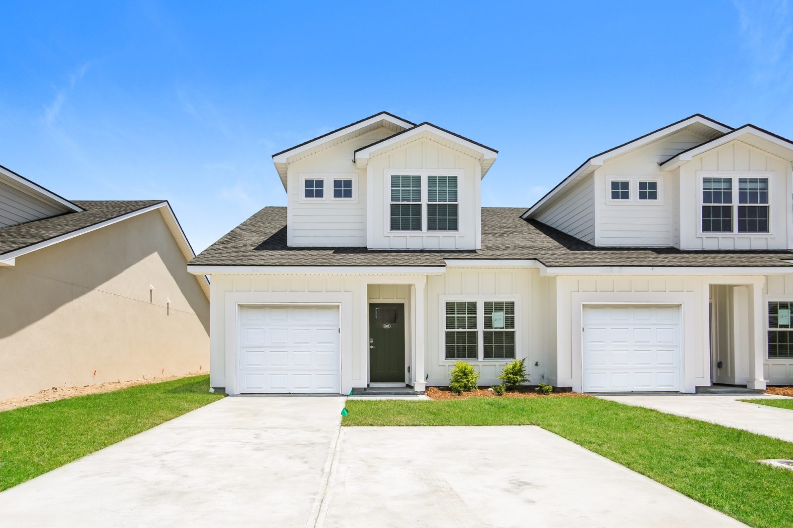 000 Front View ETWP203