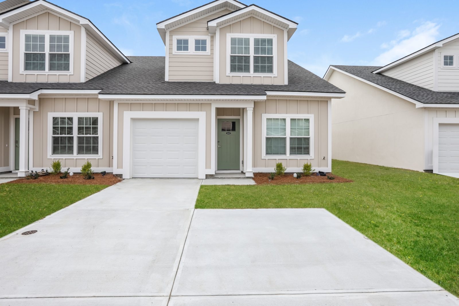 000 Front View ETWP218