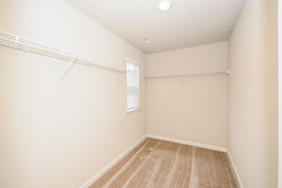 010 Walk In Closet ET41098