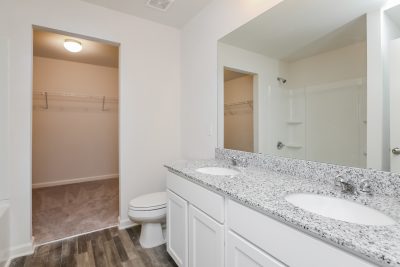 009 photo main bathroom 10353290