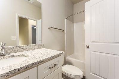 009 Main Bathroom ET43003