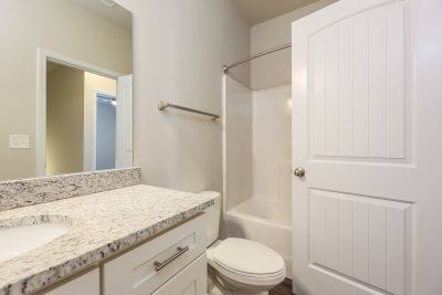 009 Main Bathroom ET43004