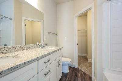 009 Main Bathroom ET43010