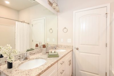 021 photo vs main bathroom 15150290