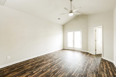 012 photo main bedroom 14604772
