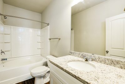 017 photo main bathroom 14604774