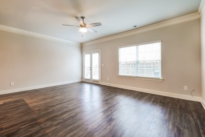 003 Living Room ET43037