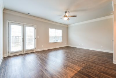 004 Living Room ET43037