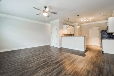 005 Living Room ET43037