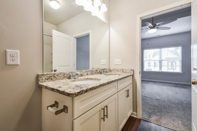 011 Main Bathroom ET43037