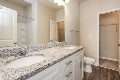 008 photo main bathroom 13204708