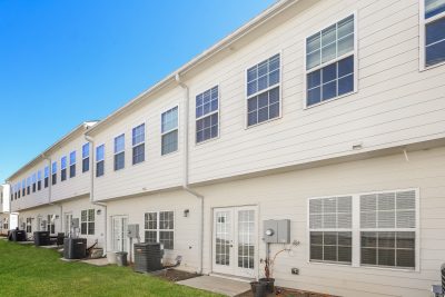 015 photo rear view 13204715