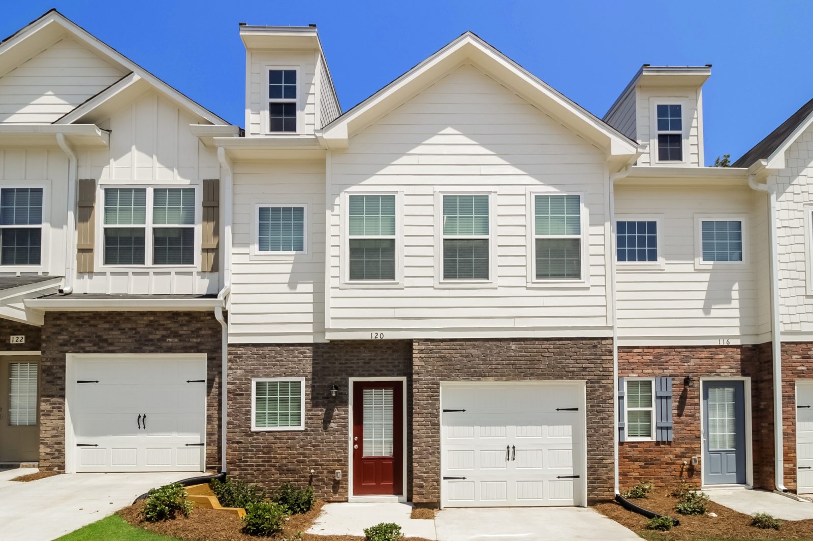 000 Front View 12977306