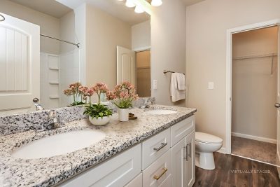 004 photo vs main bathroom 15184548