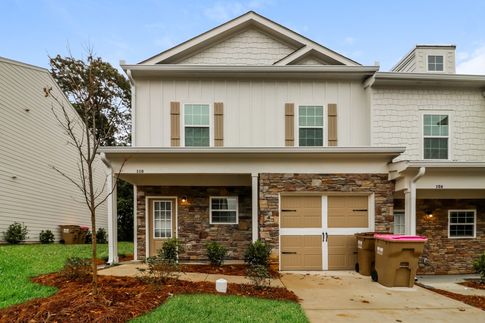 000 Front View ET43095