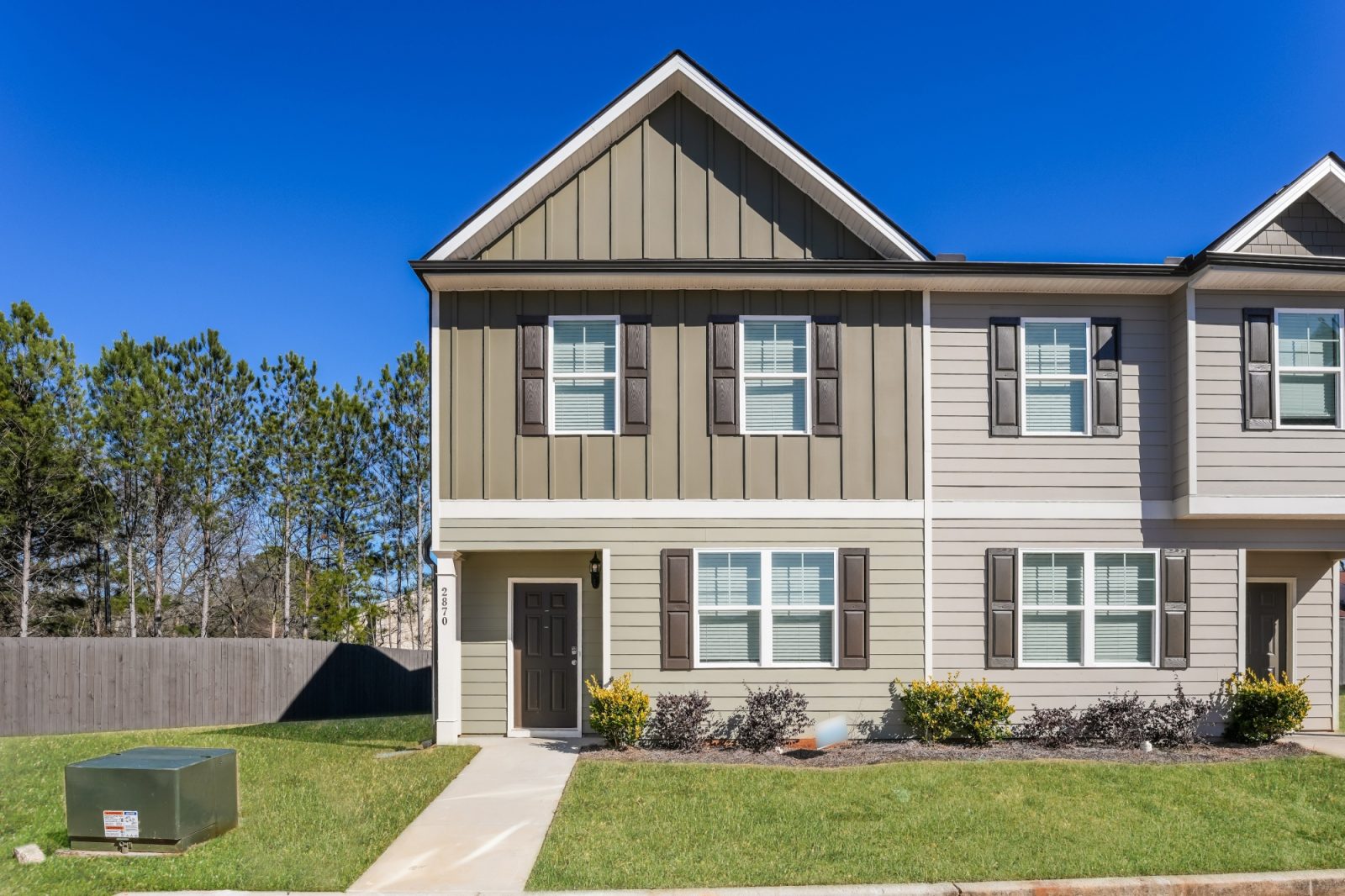 000 Front View 13531426