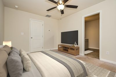 003 photo vs main bedroom 15157534