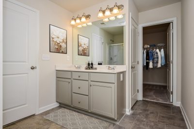 009 photo vs main bathroom 15157526