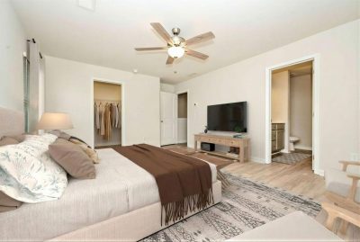 006 photo vs main bedroom 15158227