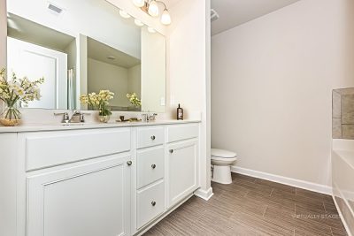 004 012 photo vs main bathroom 15112552