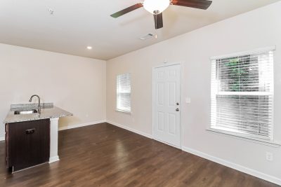 004 Living Room ET31026